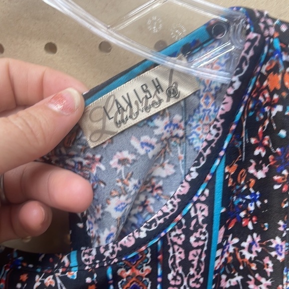 Lavish NWOT size medium summer top - Picture 3 of 7